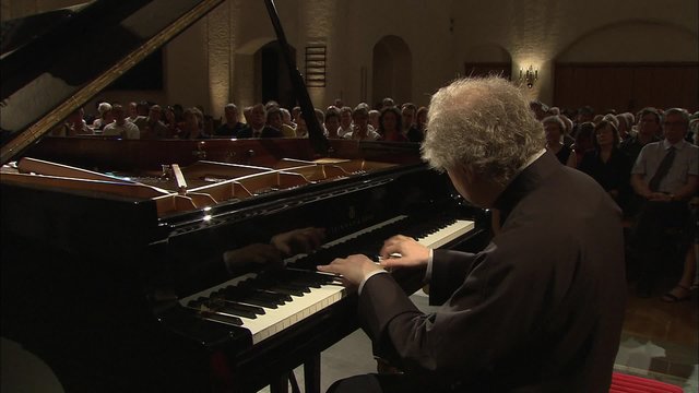 J.S. Bach: Overture (Partita) in B Minor “in French Style”, BWV 831: III. Gavotte I/II