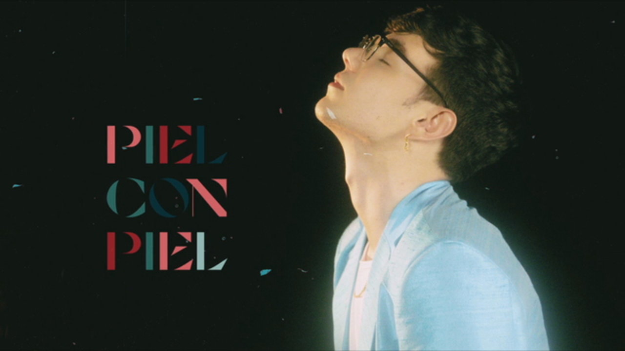 Piel con piel (Lyric Video)