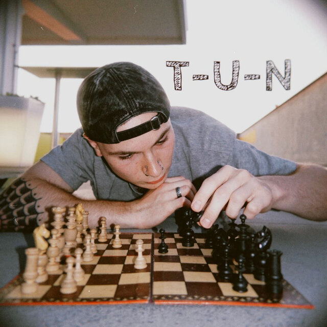 T-U-N
