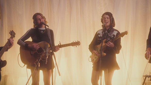Hollywood (Stripped Back Live)