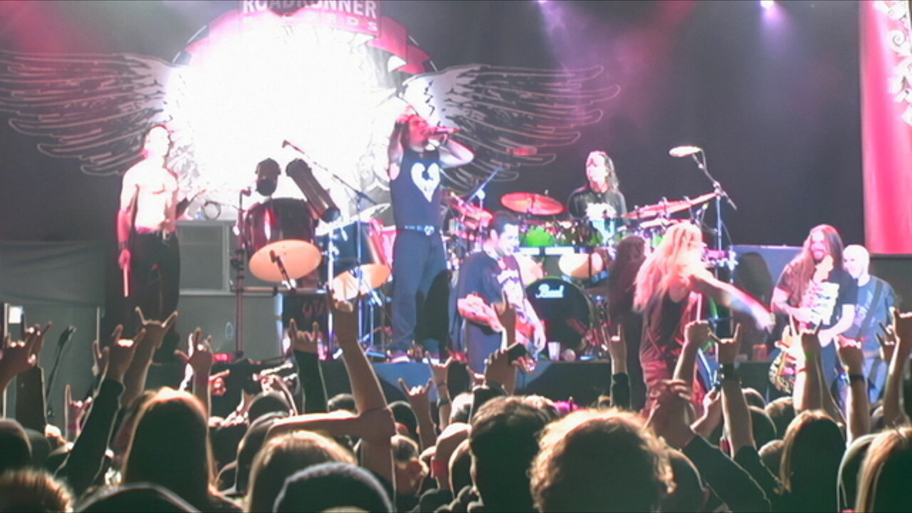 Roots Bloody Roots (Live at the Nokia Theatre, New York, NY, 12/15/2005)