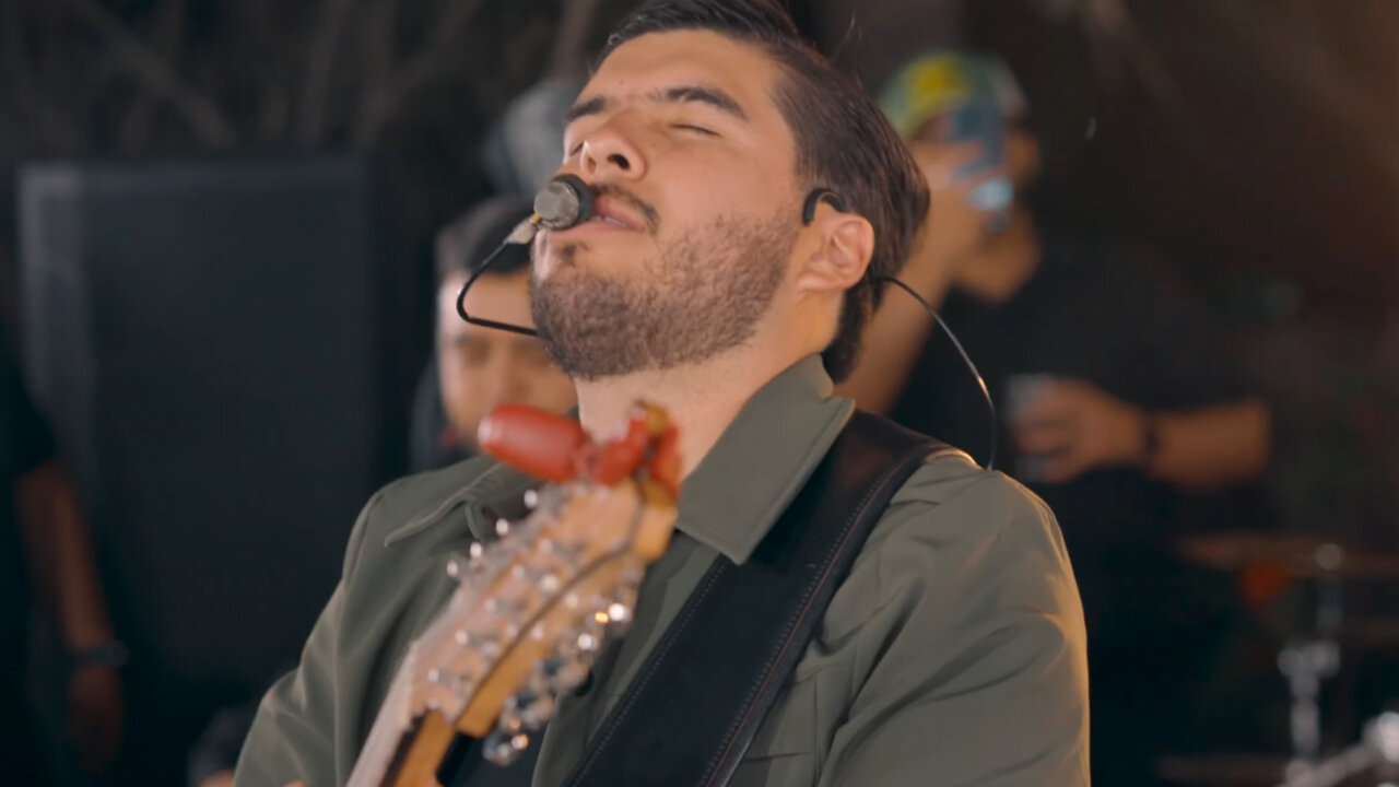 Aunque No Sea Conmigo (En Vivo)