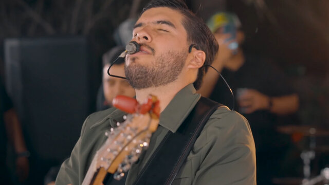 Aunque No Sea Conmigo (En Vivo)