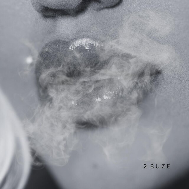 Dy Buzë