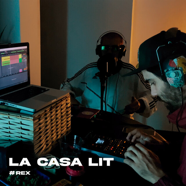 La Casa Lit