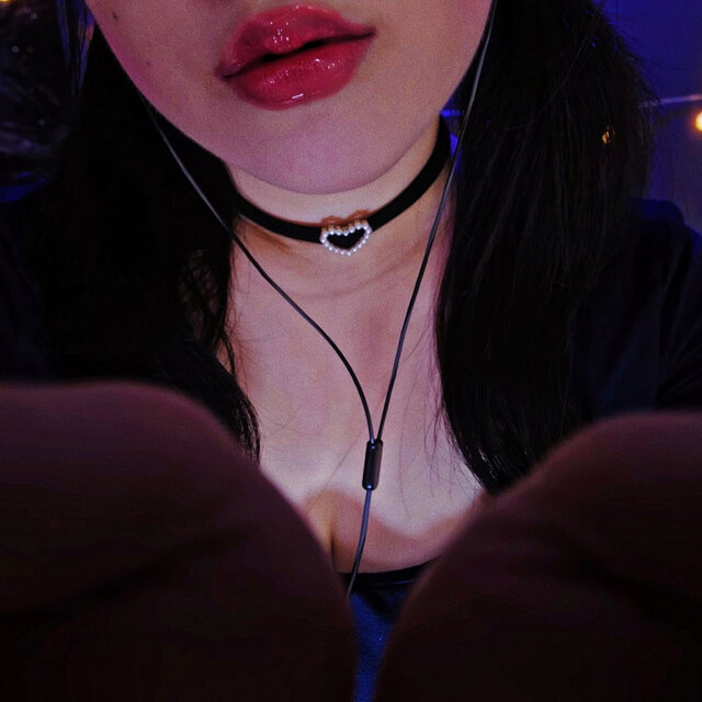 Lipgloss Application and Mouth Sounds (Asmr)