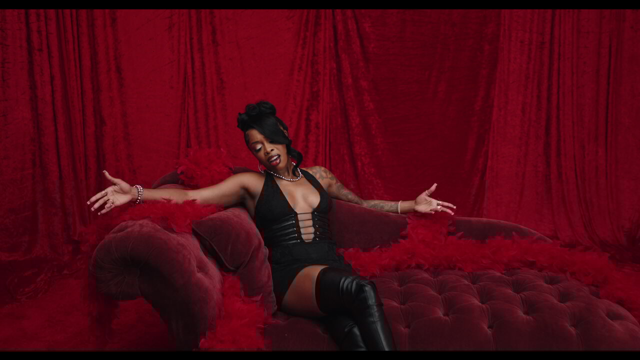 Huh (Official Video)