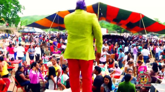 Mejor Me Tomo Una Chela (En Vivo)
