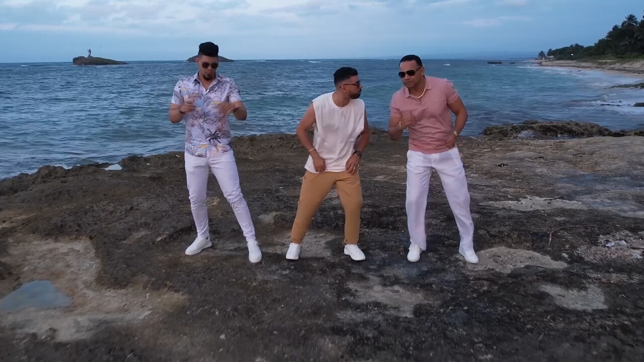 La Noche Perfecta (Official Music Video)