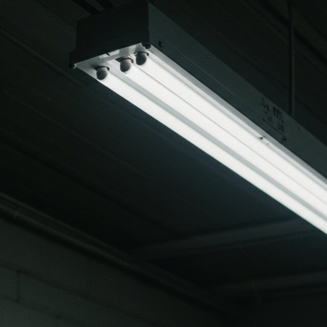 Fluorescent light blinks