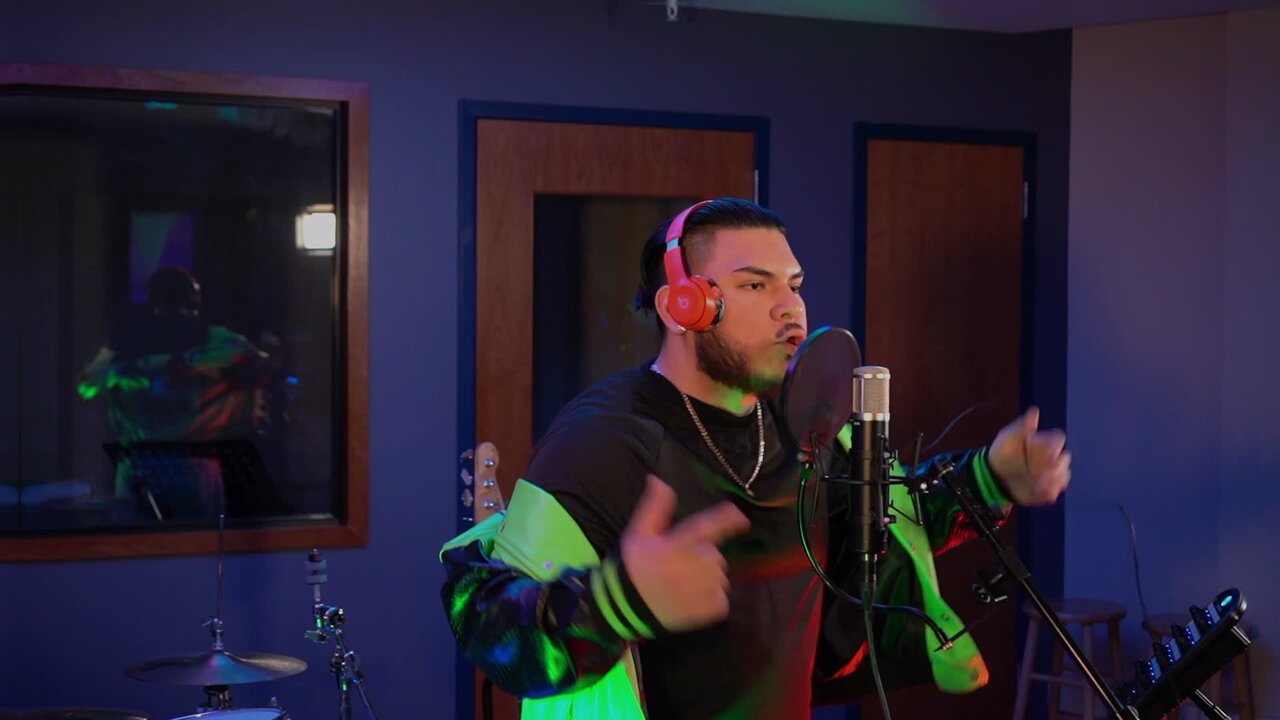 Niveles (Video Actuacion Oficial) (feat. FMA)