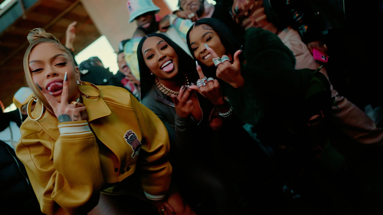 Don't Play With It (Remix) (feat. Latto & Yung Miami) (Official Video)