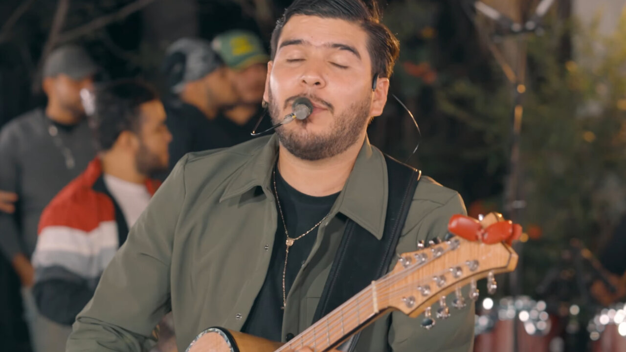 Y Lloro (En Vivo)