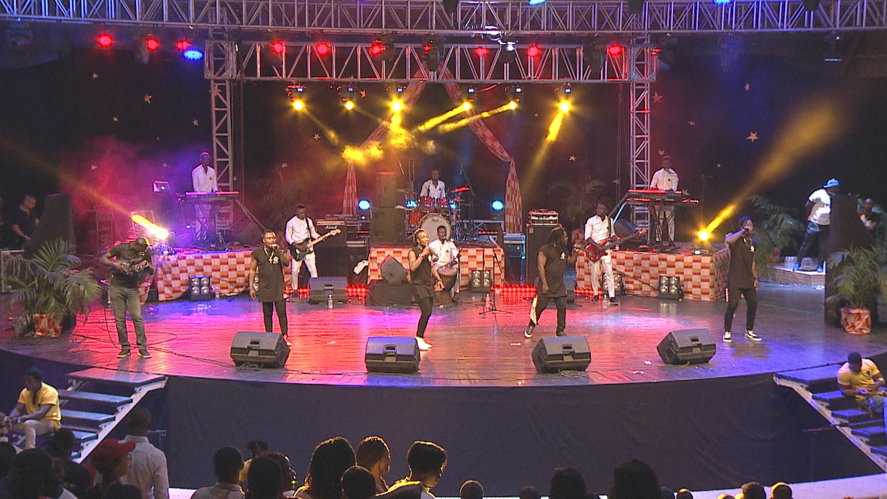 Sans bruit (Live au palais de la Culture d'Abidjan 2018)