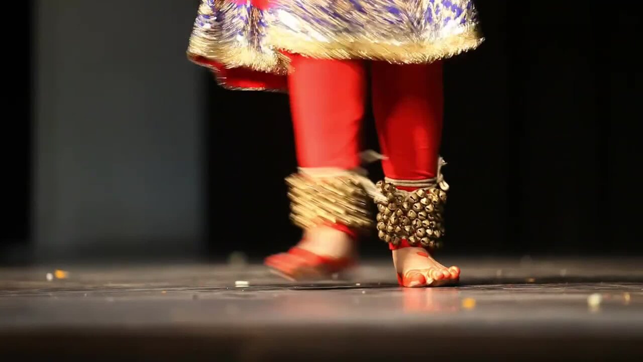 अगड बगड बुम बुम का, एकदा तरी लाईव्ह झोपायला ये ना (मराठी)