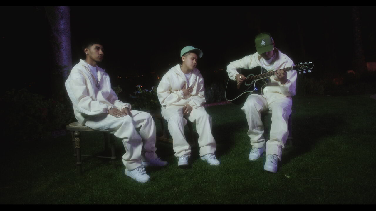 Y Qué Tal Si Te Escapas Del Cielo (Official Video)