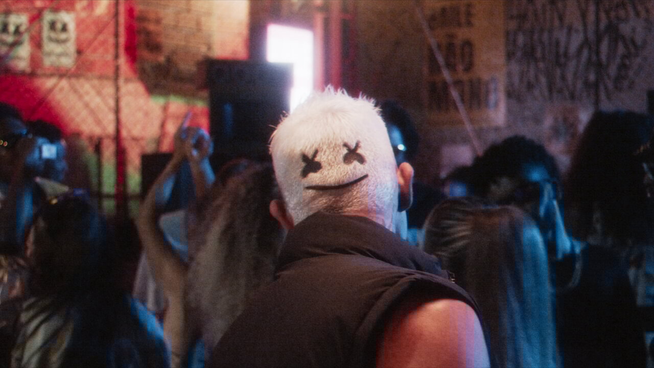 Solteiro Sou um Perigo (Official Video)