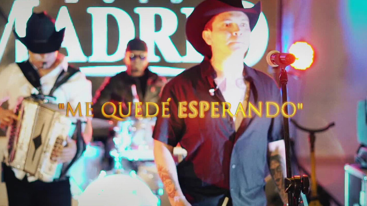 Me Quede Esperando (En Vivo)
