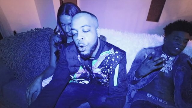 Bag (feat. Yungeen Ace)