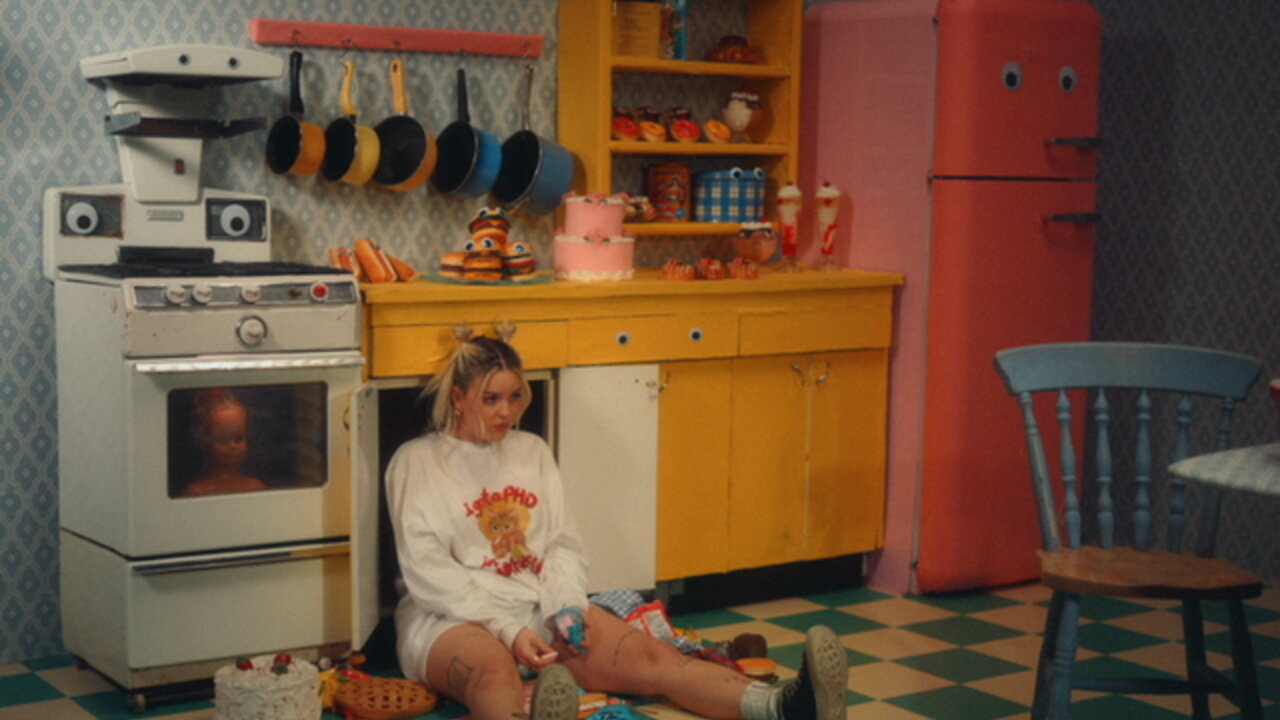 OBSESSED (Visualiser Video)
