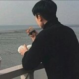佳人伴孤灯