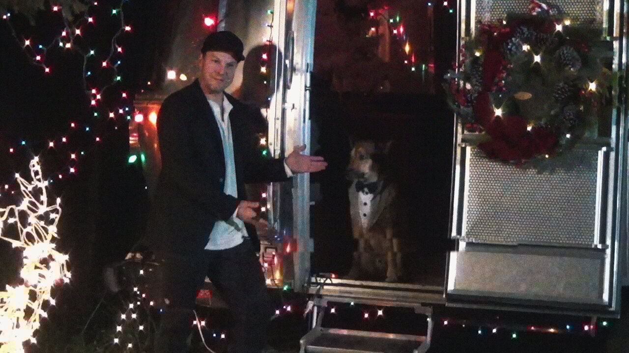 Rockin' Around the Christmas Tree (Official Christmas Version)