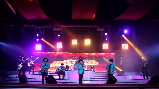 Amor Prohibido (En Vivo 45 Aniversario)