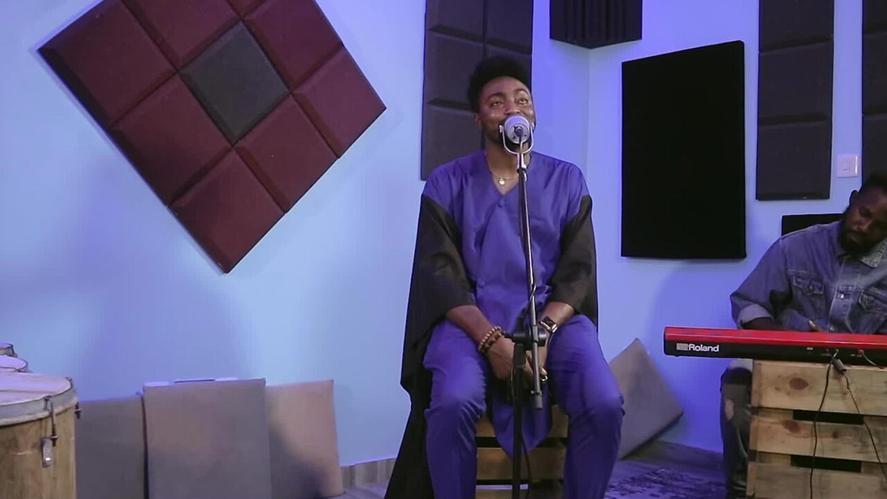 Praise Him that answers (Kare (spontaneous song)