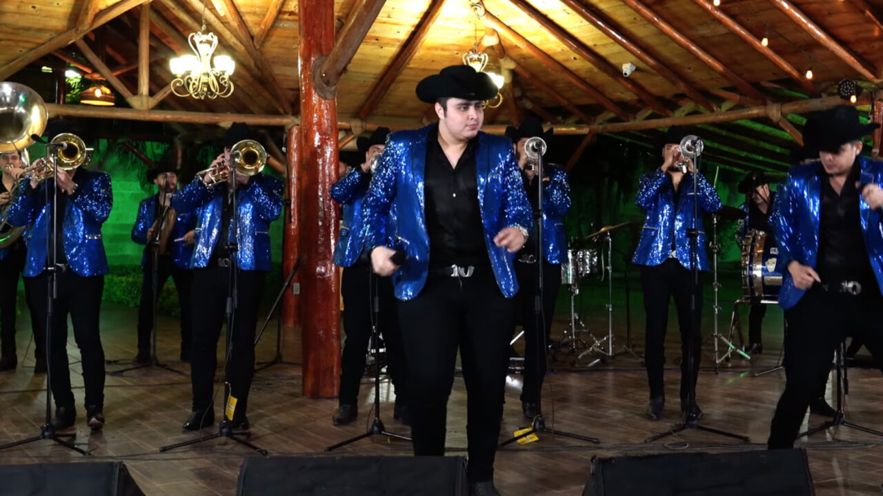 Al Ritmo De La Banda