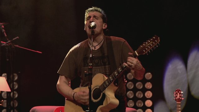 Sempre Tem uma Assim (feat. André Freitas & Orquestra Musitá) (Ao Vivo)