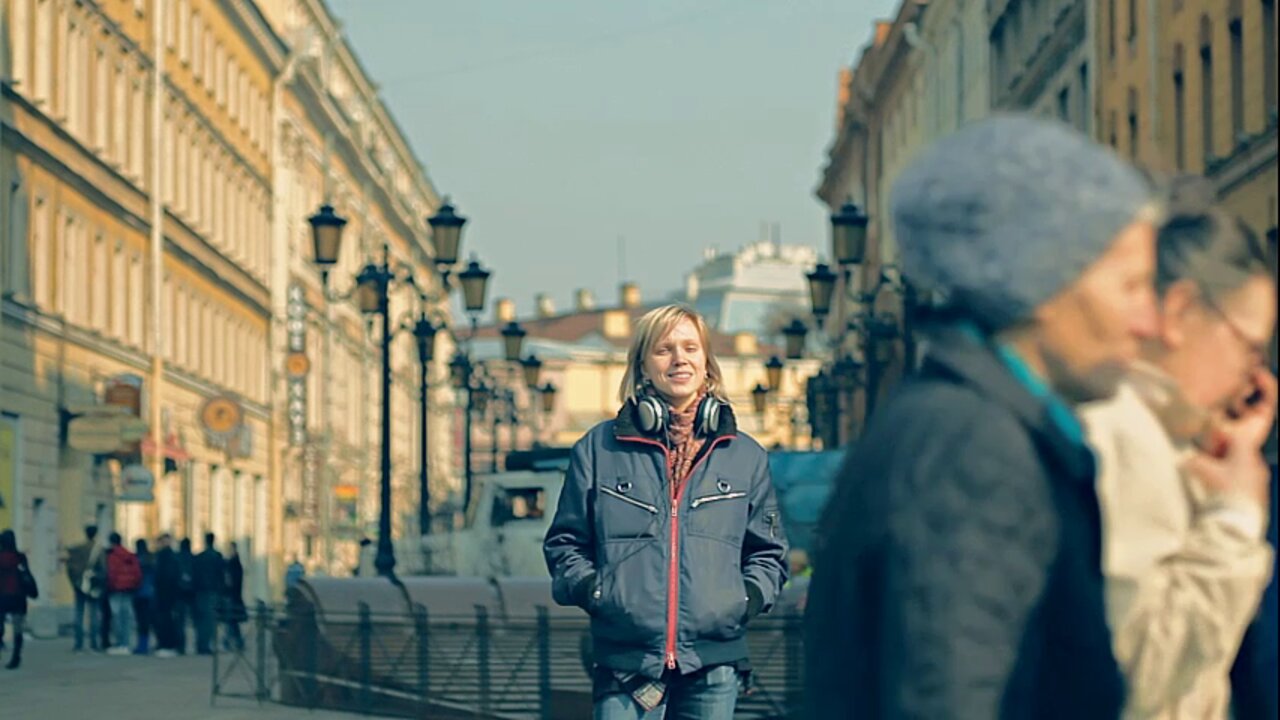В пальто и штанах