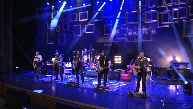 All You Need is Love (feat. André Freitas, Orquestra Musitá, Paulo Anhaia & Carlos Anhaia) (Ao Vivo)