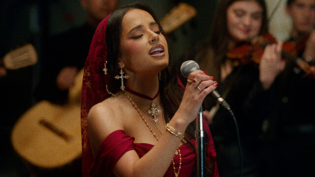 POR EL CONTRARIO (with Angela Aguilar & Leonardo Aguilar) (Performance Video)