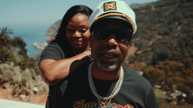 Catalina, California performance (feat. APEZ)