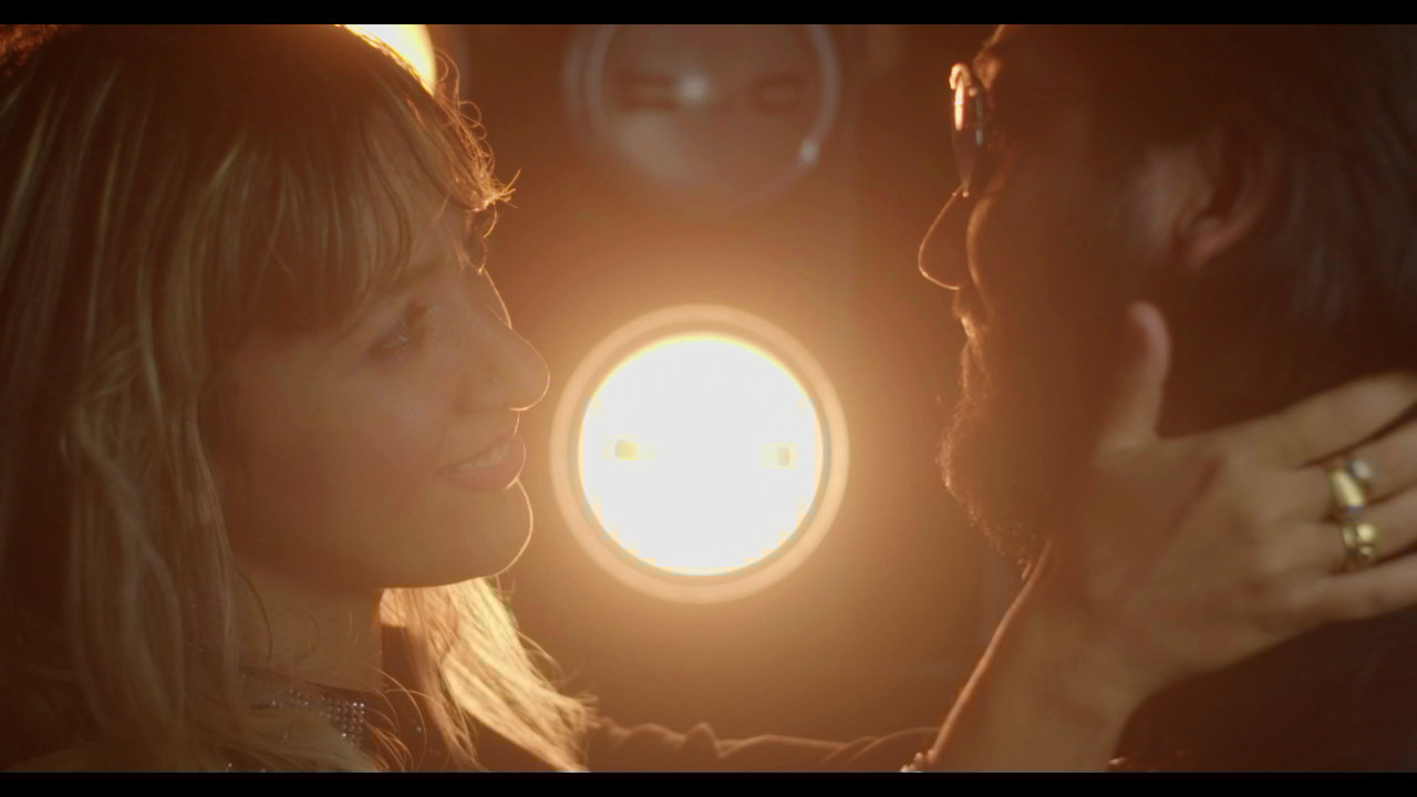 Es Amor (What Is Love) (feat. Nicky Jam & Emy Perez) (Official Video)