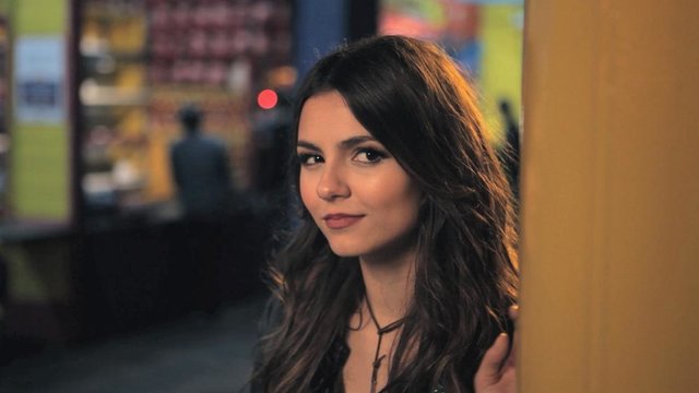 Beggin' On Your Knees (Video)