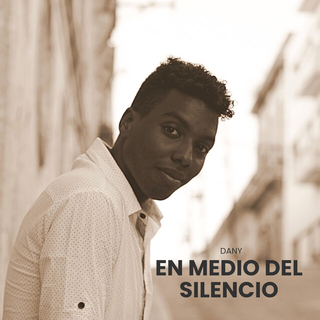 En Medio del Silencio