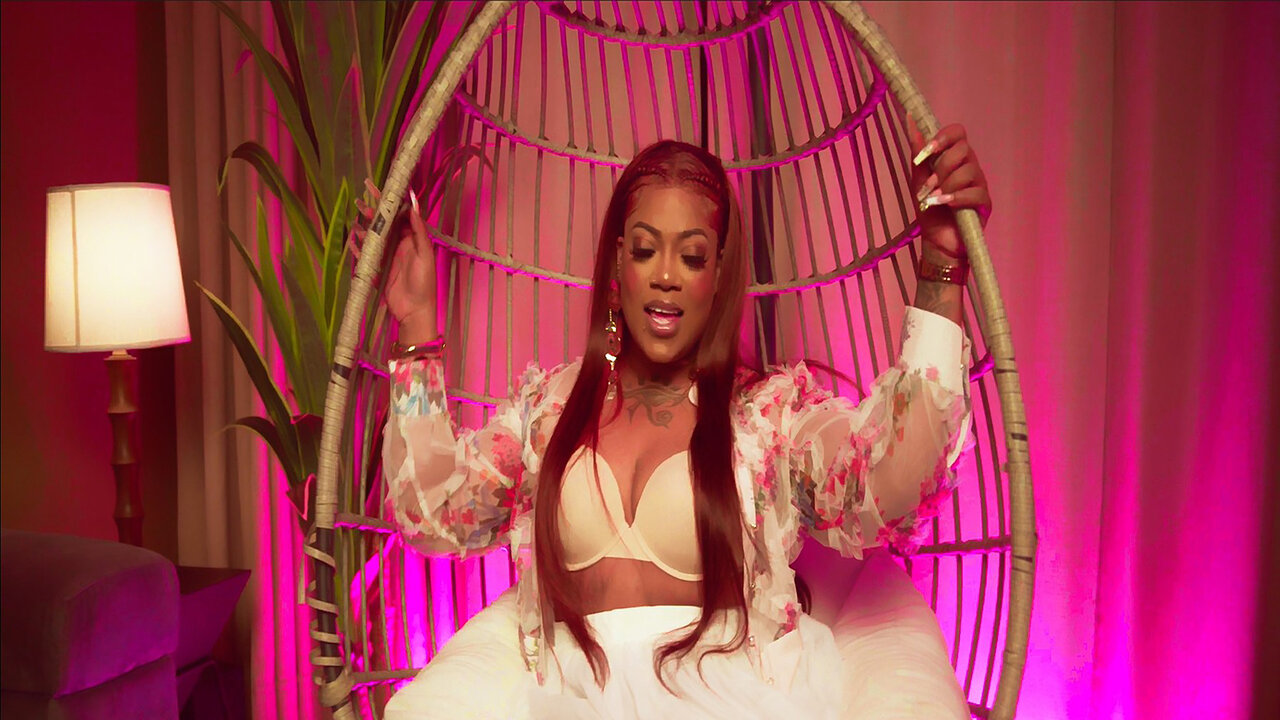 Tha Girl - (Video Visualizer)