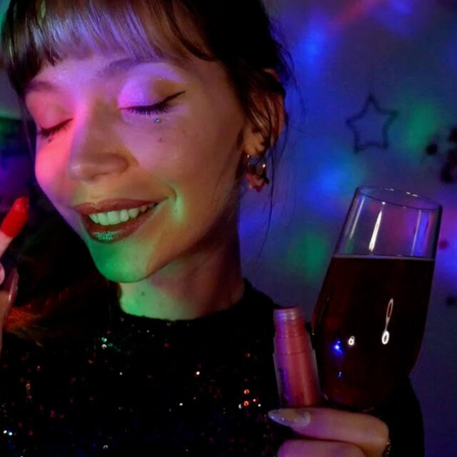 ASMR Je Te Remaquille et Prend Soin de Toi Dans la Pièce d'à Côté Pendant la Fête