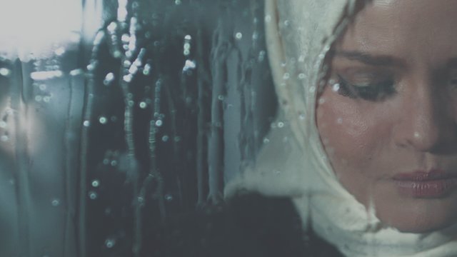 Di Persimpangan Dilema (Video Clip)