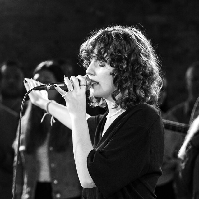 Keresztednél (Live)