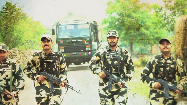 Yedho Maayam Saeigirai (Lyric Video)