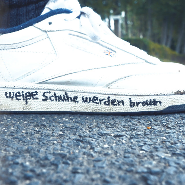 Weiße Schuhe Werden Braun