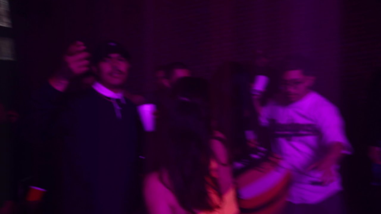 Como Lo Mueve (feat. EXZOT)