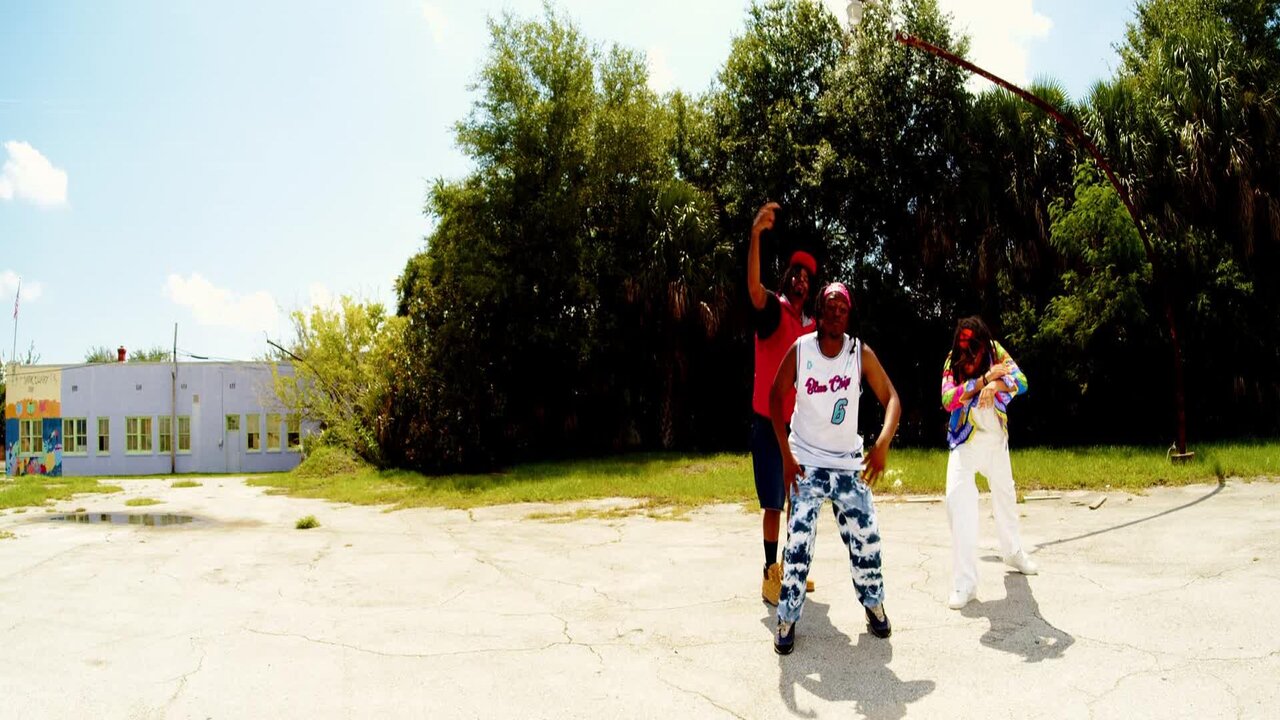 Plastic Trays (feat. Mecca Tha Marvelous & DevDiedAlone)