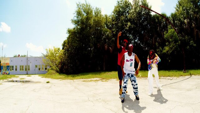 Plastic Trays (feat. Mecca Tha Marvelous & DevDiedAlone)