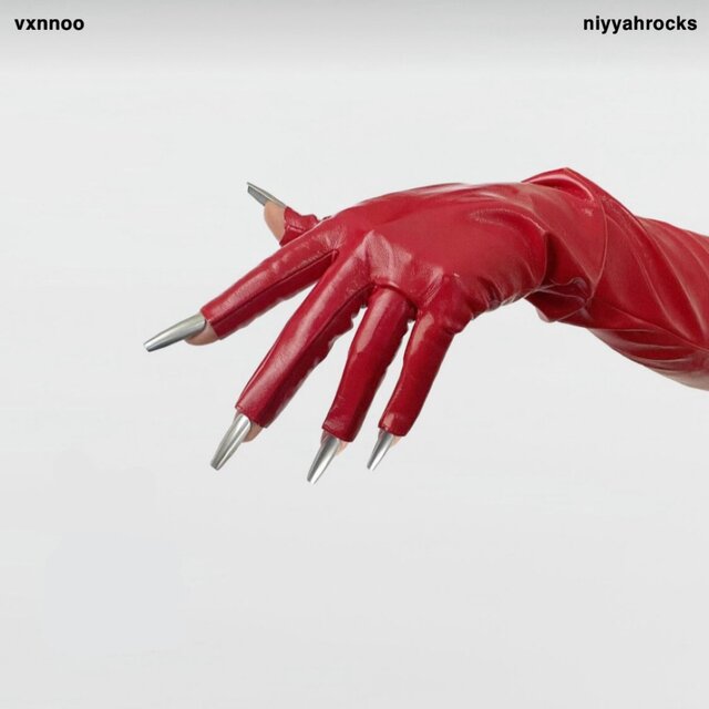 Claws (feat. NiyyahRocks)