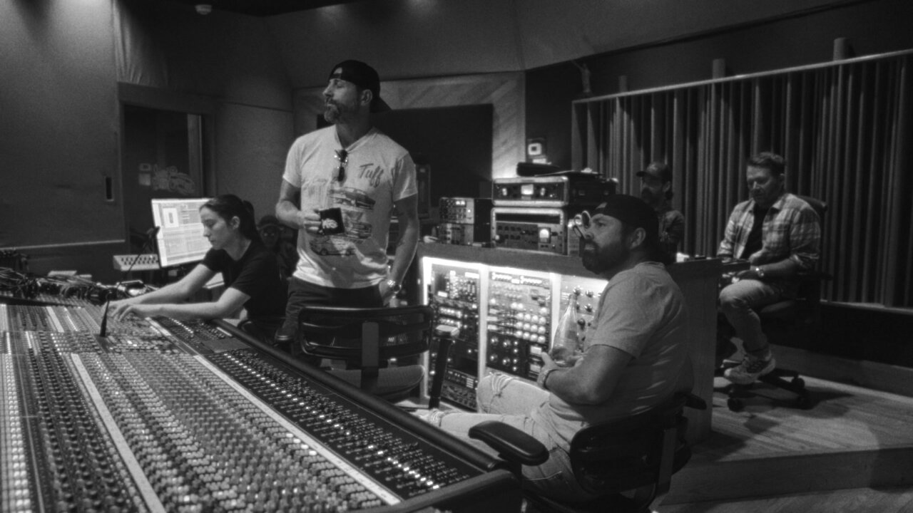 Lookin' for Love (Studio Video)