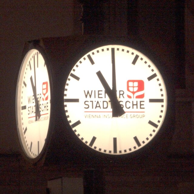 11 UHR