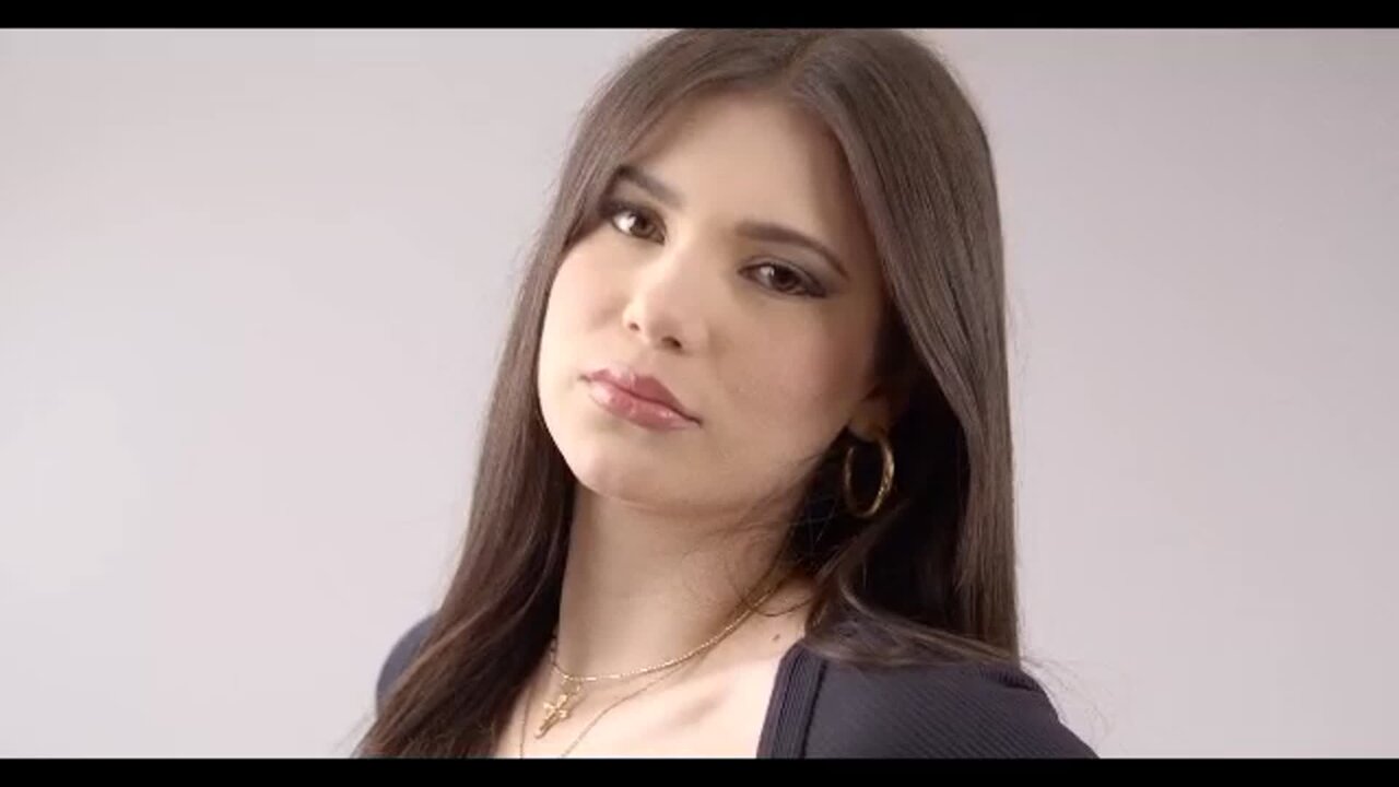Contigo Me Quedo (Lyric Video)